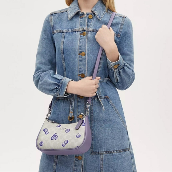 Teri Shoulder Bag In Signature Canvas With Blueberry Print - Picture 5 of 15